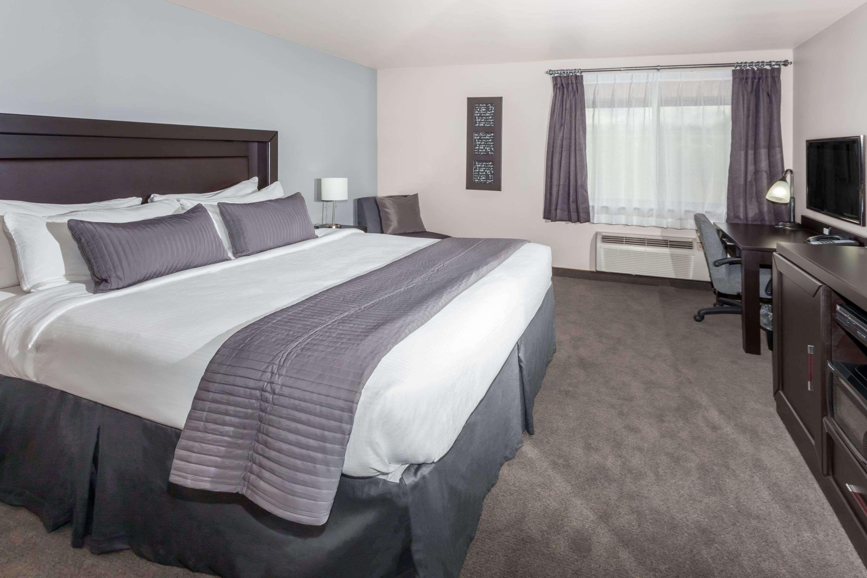 Baymont By Wyndham Glenview Hotel Екстериор снимка