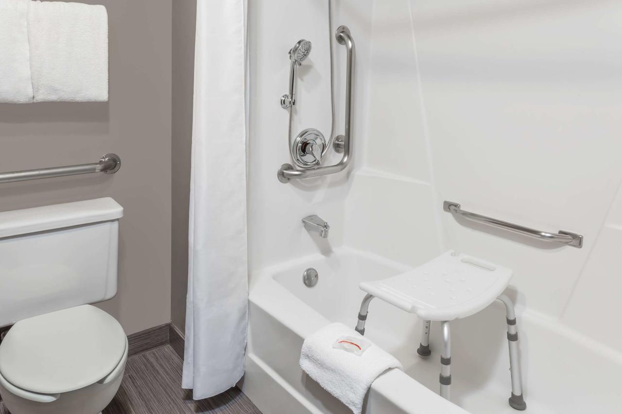 Baymont By Wyndham Glenview Hotel Екстериор снимка